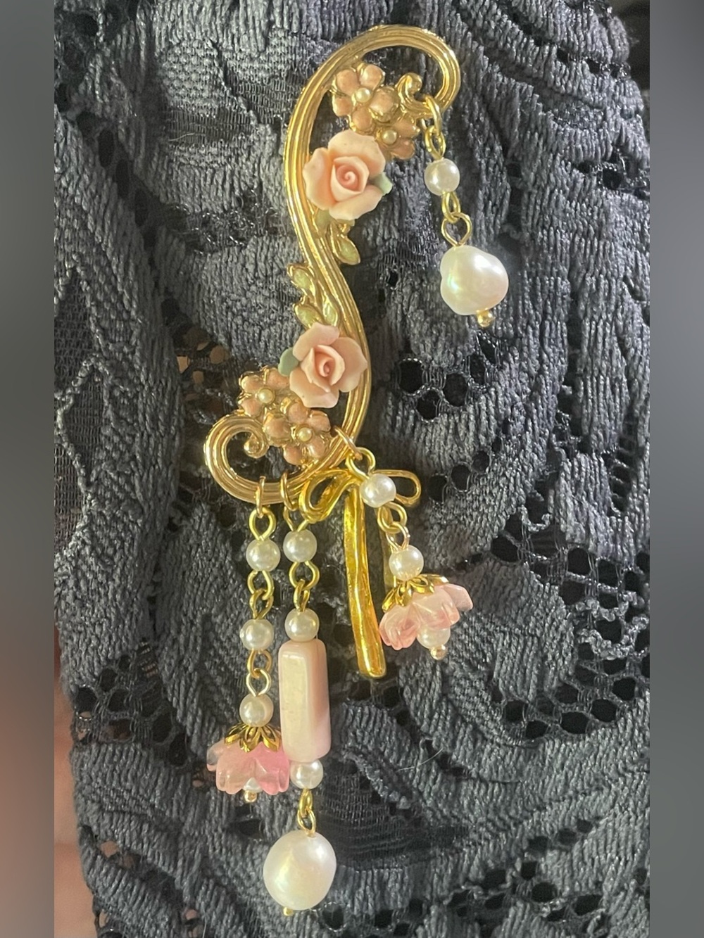 Victorian Floral Brooch with Pink Roses and Pearls - Picture 10 of 10